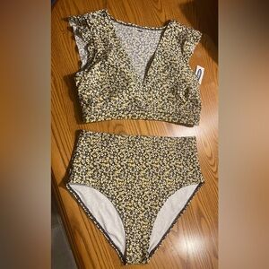 NWT old navy swim suit